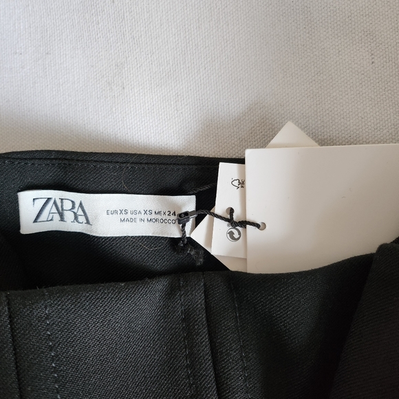 NWT Zara Black Asymmetrical strapless top with menswear inspired button back - Picture 9 of 9